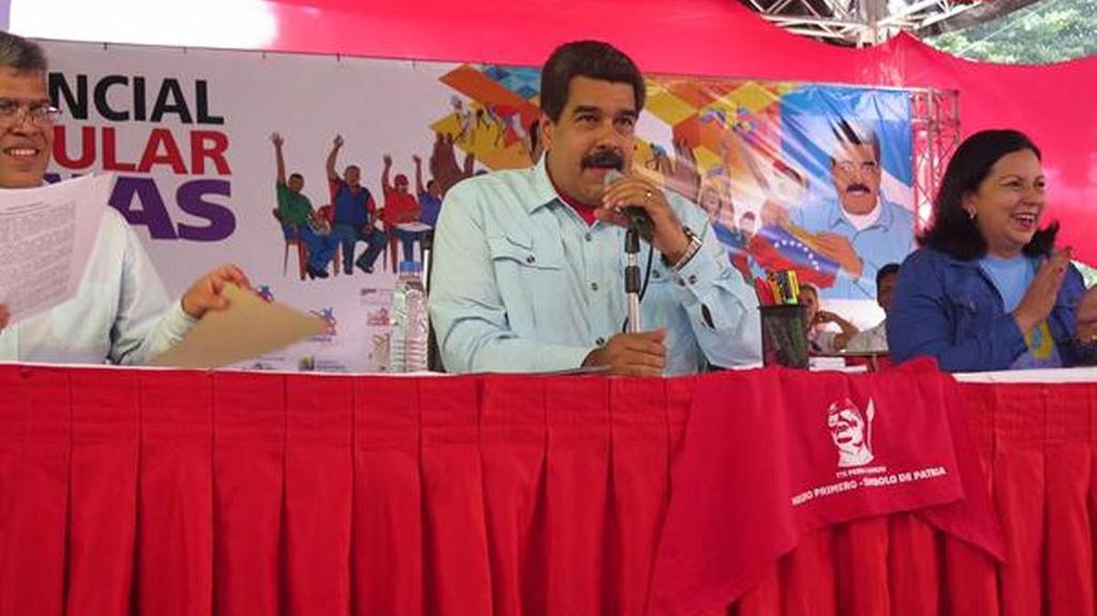 
El presidente venezolano, Nicolás Maduro, expresó el sábado su solidaridad a sus colegas de El Salvador, Nicaragua, Brasil y Ecuador tras acusar al ‘imperialismo’ (EEUU) de no entender las ‘revoluciones pacíficas y democráticas’.

