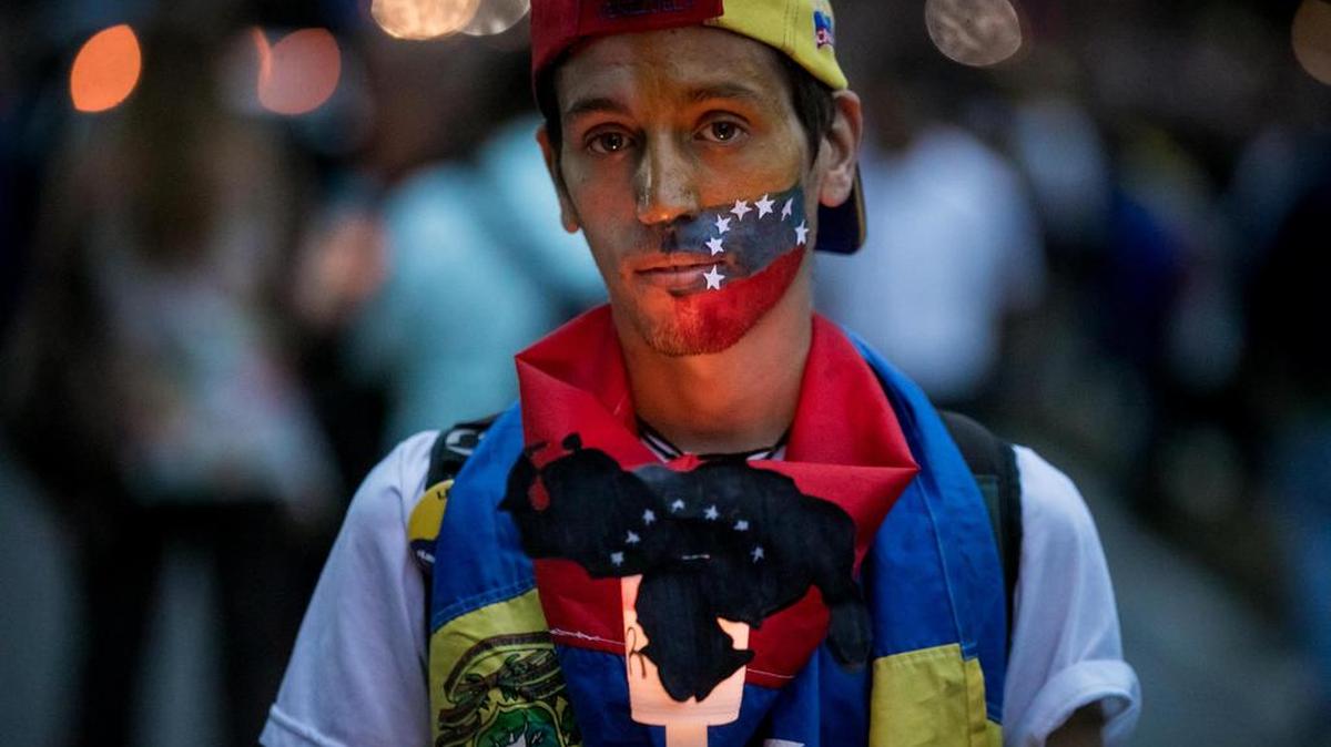 Un manifestante participa el jueves 8 de junio de 2017, en una marcha en Caracas (Venezuela).