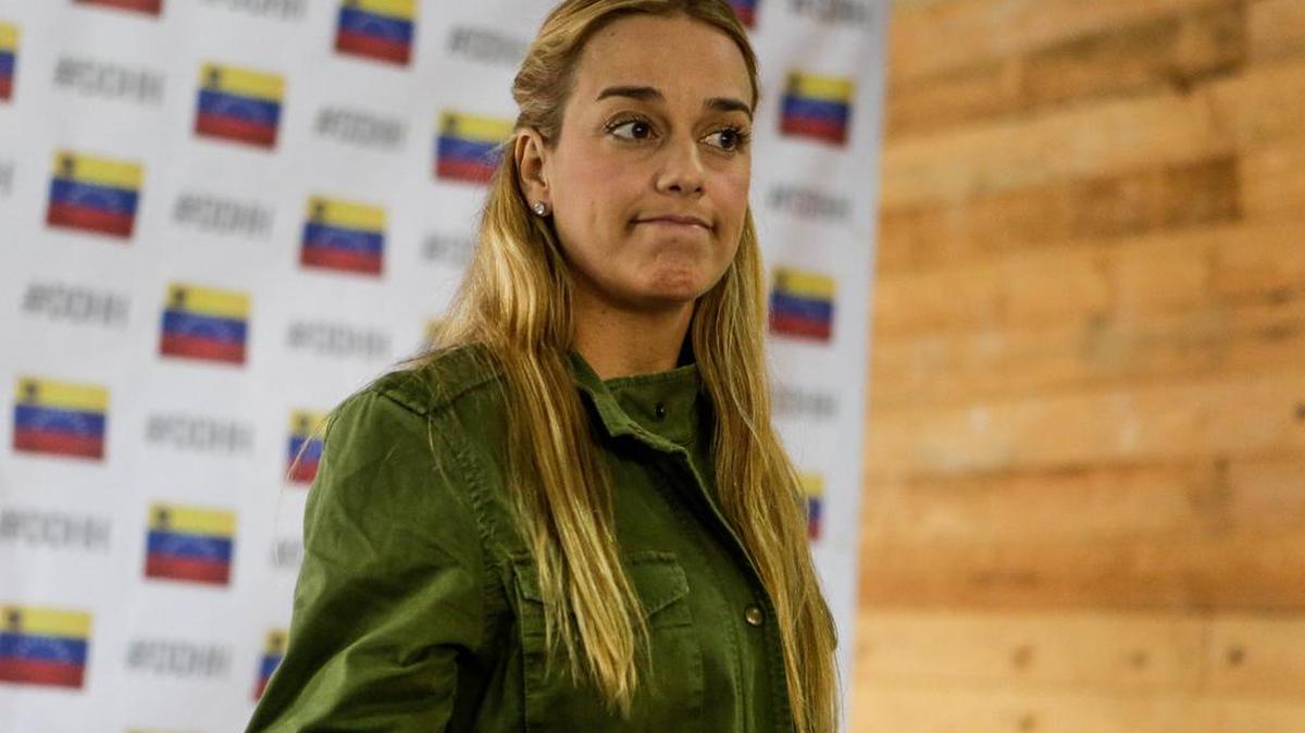 Lilian Tintori, esposa del dirigente político preso Leopoldo López, ofrece una rueda de prensa el sábado 2 de septiembre de 2017, en Caracas (Venezuela).