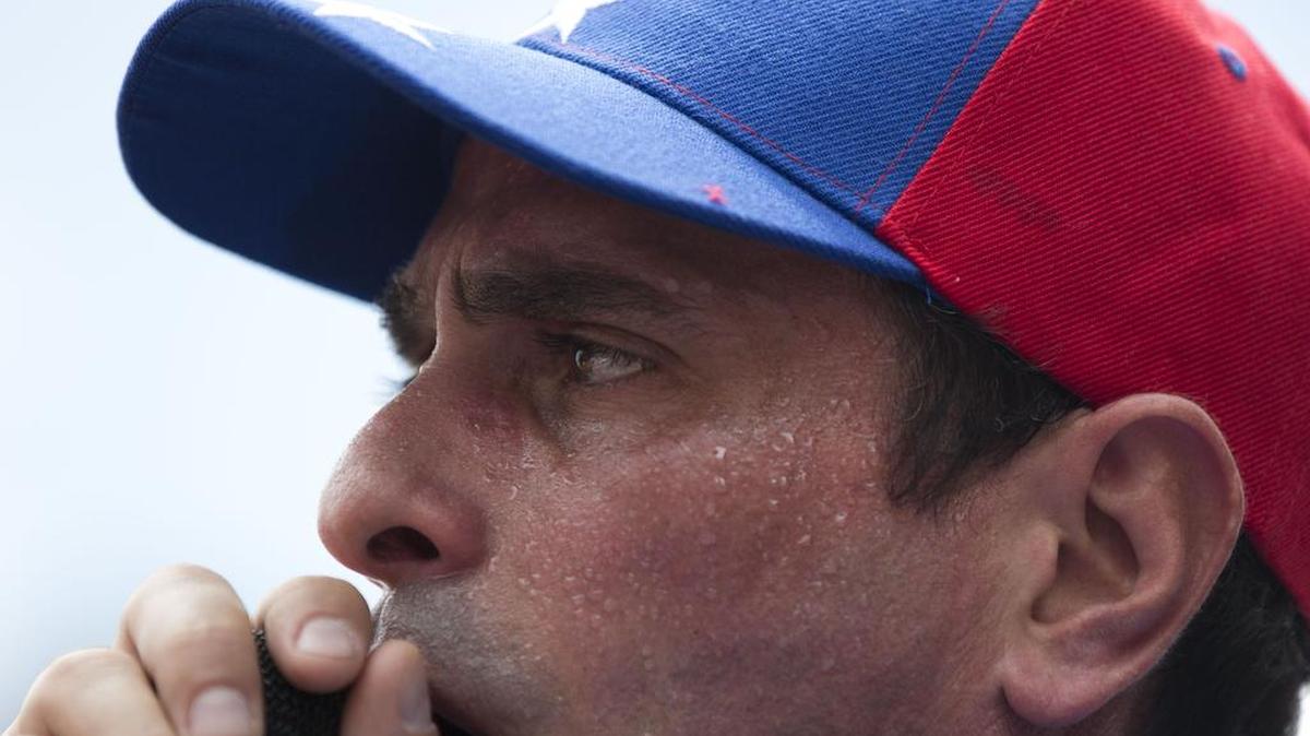El dirigente opositor Henrique Capriles en una marcha en Caracas, Venezuela, el sábado 14 de mayo de 2016.