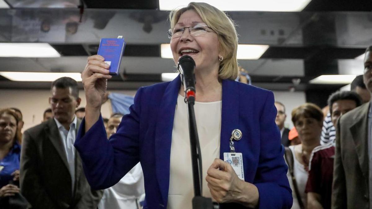 La fiscal general de Venezuela, Luisa Ortega Díaz, ofrece declaraciones el lunes 19 de junio de 2017, en Caracas, Venezuela.