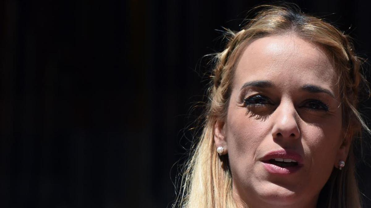 La esposa del opositor Venezolano Leopoldo López, Lilian Tintori, habla con la prensa el miércoles 6 de abril de 2016, en Washington, DC (EE.UU.). 