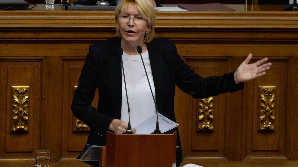 La Fiscal General Luisa Ortega, pronuncia un discurso durante una sesión de la Asamblea Nacional en Caracas, el 3 de julio de 2017.