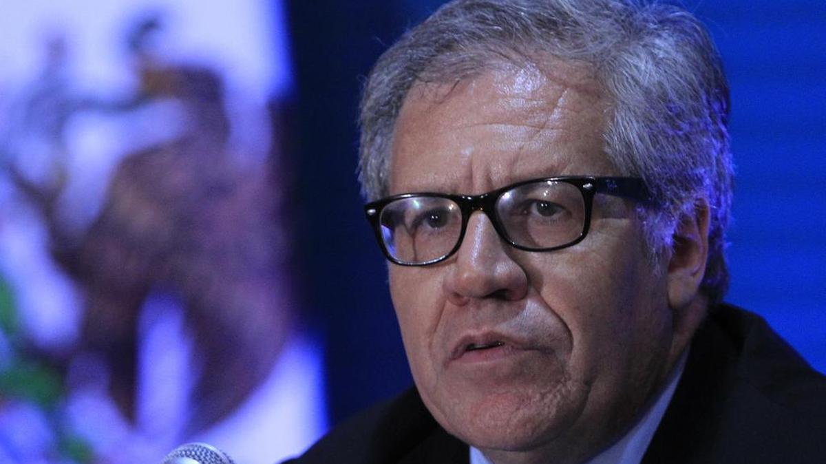 El secretario general de la OEA, Luis Almagro, habla el miércoles 21 junio de 2017, durante la conferencia de prensa al finalizar la tercera plenaria de Ministros de Relaciones Exteriores de la 47 Asamblea General de la Organización de Estados Americanos (OEA) en Cancún, en el estado de Quintana Roo (México). 