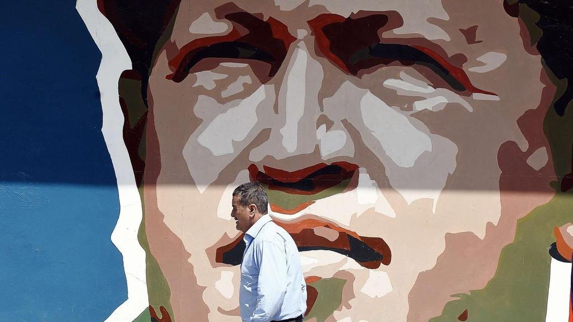 Un retrato del fallecido ex presidente Hugo Chávez en Caracas, Venezuela, en una imagen de noviembre de 2015. .