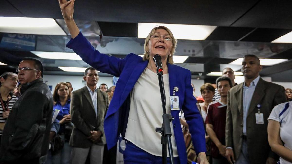La fiscal general de Venezuela, Luisa Ortega Díaz, ofrece declaraciones el lunes 19 de junio de 2017, en Caracas (Venezuela).