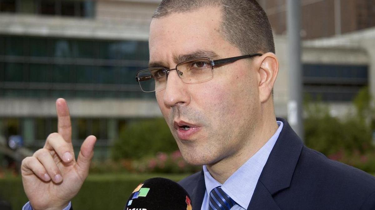 El canciller venezolano, Jorge Arreaza, habla con la prensa el lunes 18 de septiembre de 2017, en la sede de las Naciones Unidas (ONU), en Nueva York. 