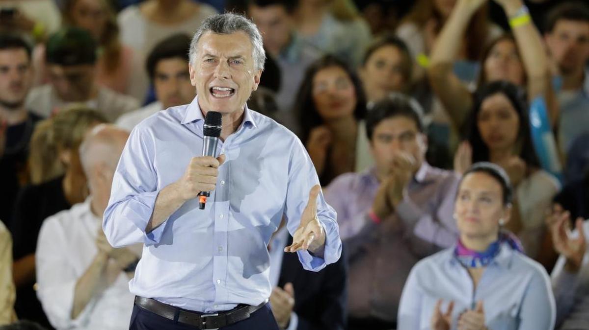 El presidente argentino Mauricio Macri habla en Buenos Aires el 17 de octubre.