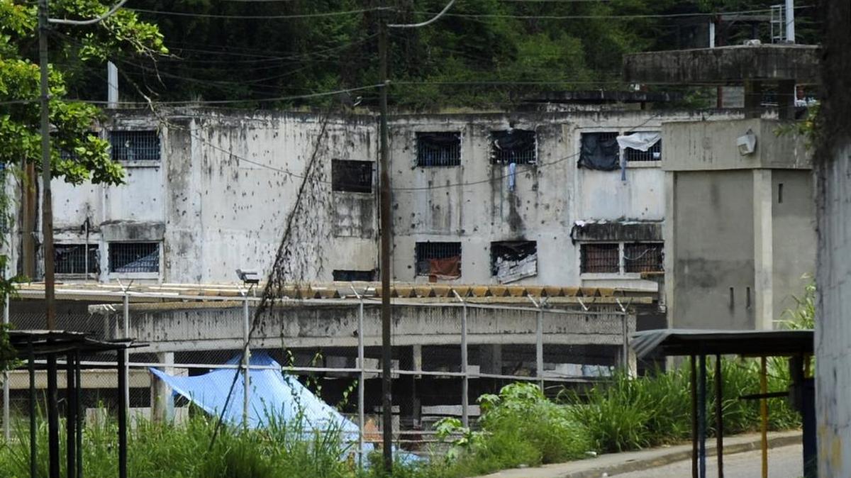 Fotografía del centro penitenciario El Rodeo I, en Guatire en las afueras de Caracas, tomada el 14 de junio de 2011.