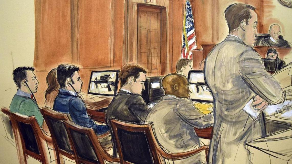 Bosquejo de la corte que muestra a los dos sobrinos de la primera dama de Venezuela, el lunes 14 de noviembre durante una audiencia por el juicio en su contra, en Nueva York. De izquierda a derecha, Francisco Flores, Efraín Campo, su abogado John Zach, su otro abogado Randall Jackson, el fiscal asistente Emil Bove, de pie, y el Juez Paul Crotty en el estrado.