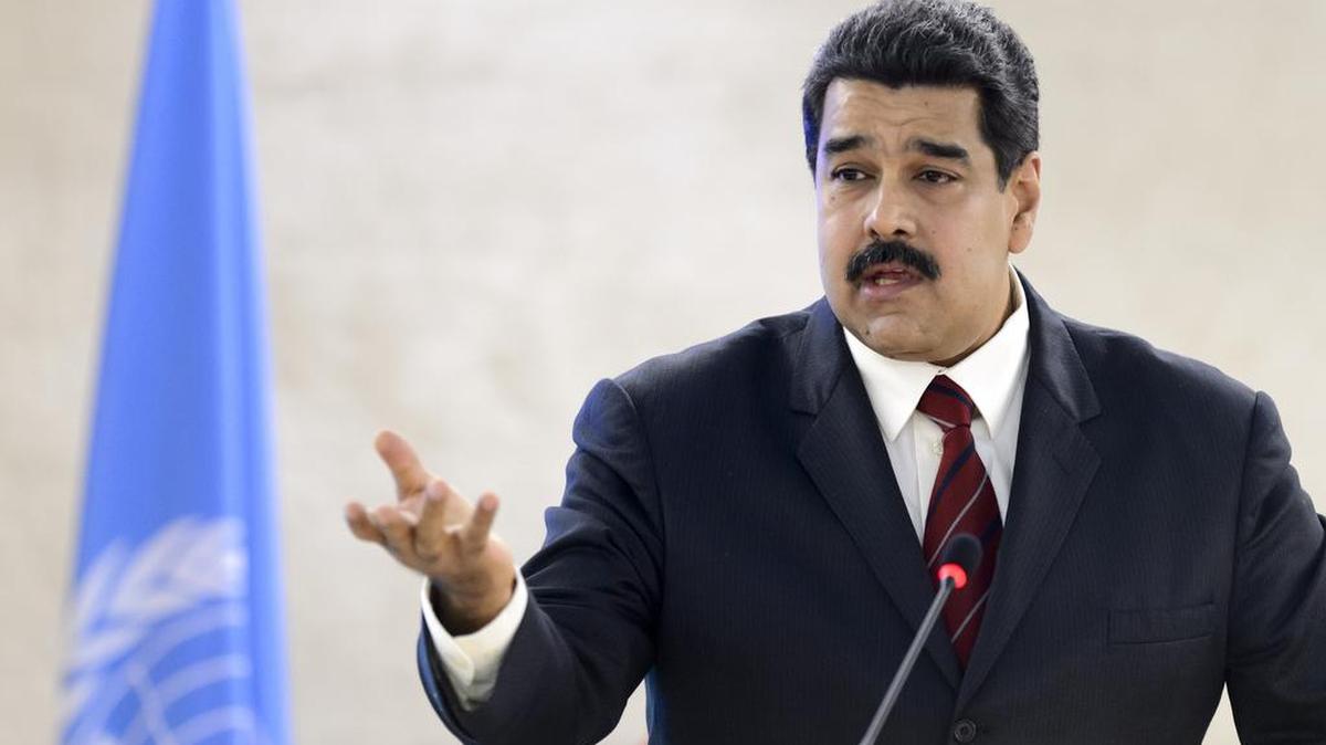 “Hablé con el presidente Putin y acordamos vernos en la capital de la República Islámica de Irán, el próximo 23 de noviembre”, dijo Maduro durante un acto de entrega de viviendas subsidiadas en el estado Zulia (oeste).
