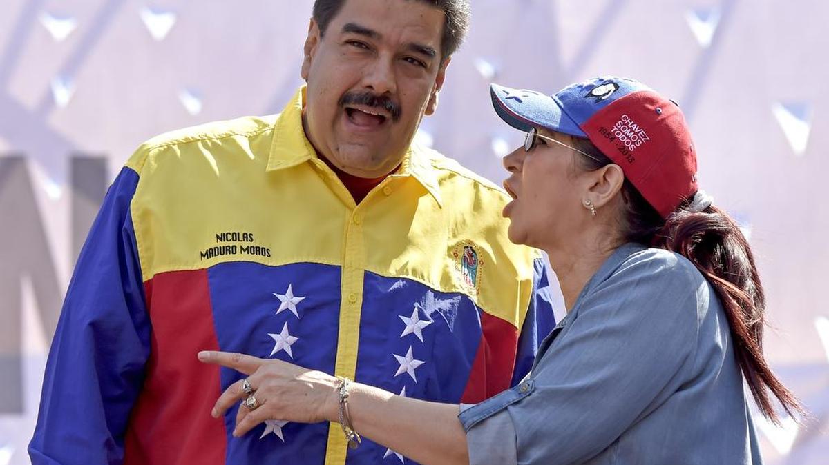 El presidente venezolano, Nicolás Maduro y su esposa Cilia Flores, duante una protesta contra Estados Unidos el 12 de marzo.