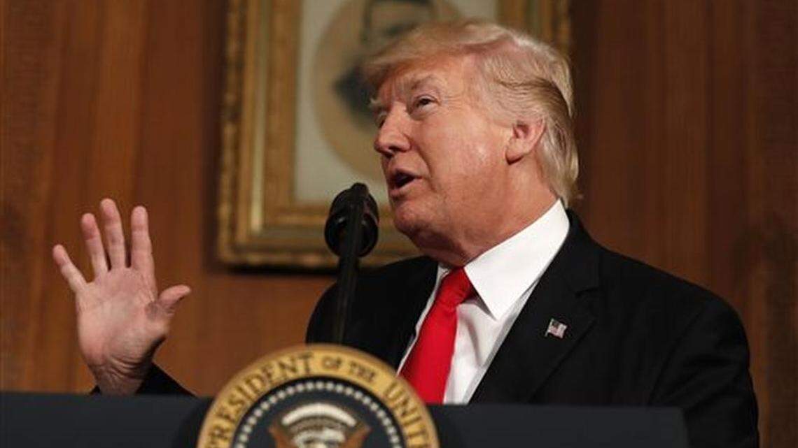 El presidente Donald Trump habla en el Departamento del Interior en Washington, miércoles 26 de abril de 2017.