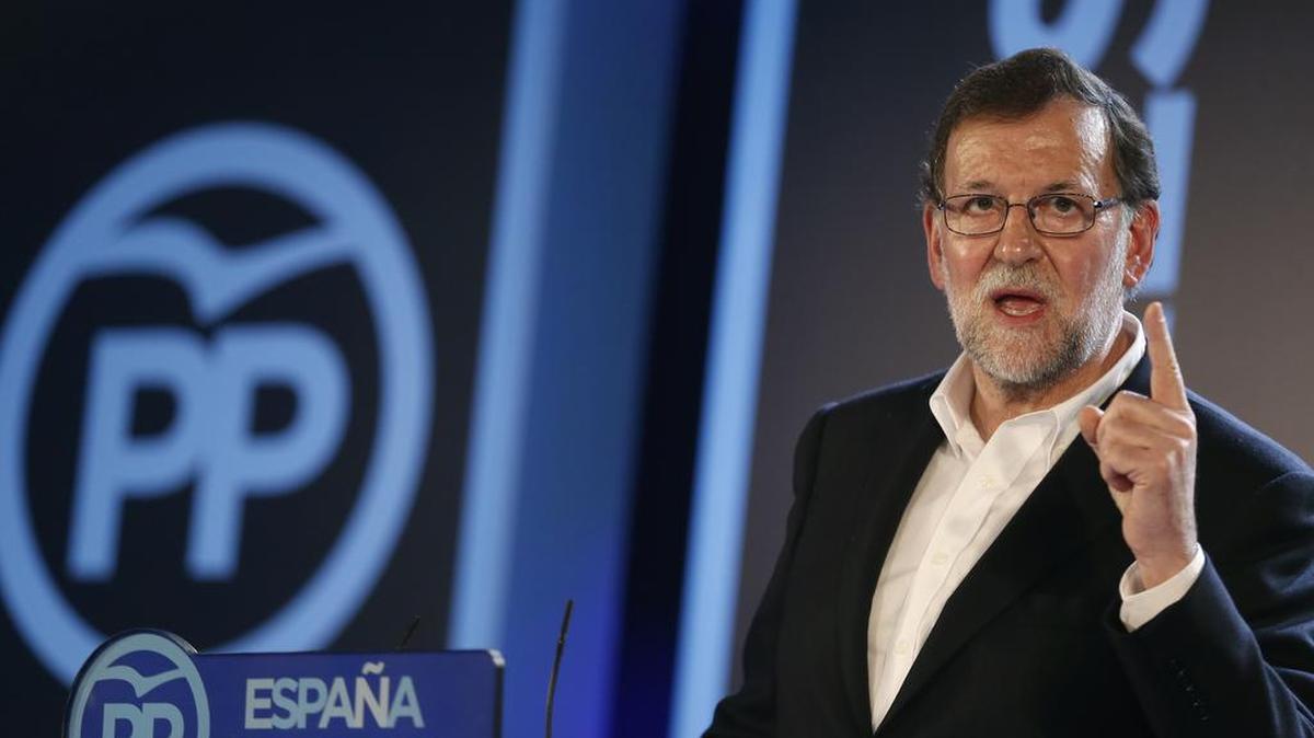 El presidente del Gobierno en funciones y líder del PP, Mariano Rajoy, durante su intervención en la clausura de la Convención del PP sobre el “Pacto por el fortalecimiento institucional” que se celebra en Barcelona.