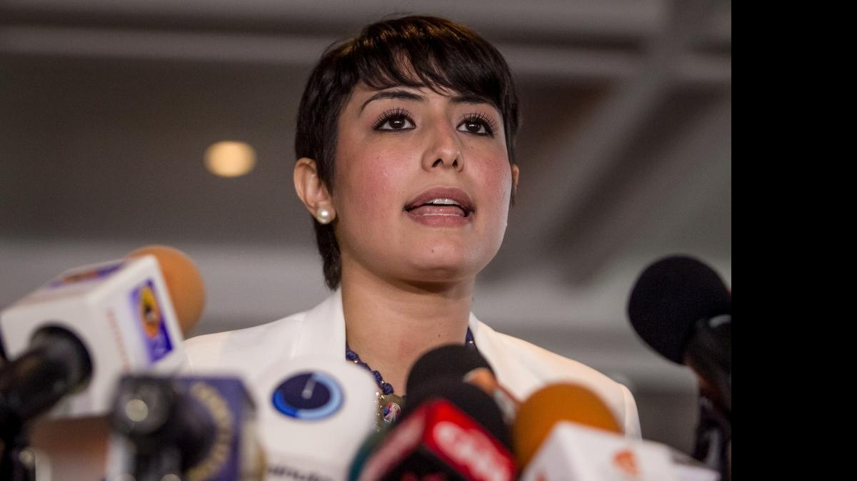 
La esposa del opositor Venezolano y preso político Daniel Ceballos, Patricia Gutiérrez, habla durante una rueda de prensa durante una rueda de prensa hoy, miércoles 27 de mayo del 2015, en la ciudad de Caracas (Venezuela). Patricia Gutiérrez aseguró hoy que la prisión a la que fue traslado el exalcalde el sábado pasado "parece un campo de concentración nazi" y señaló que su marido no recibe la atención médica estipulada para una persona en huelga de hambre. "No le están garantizado los derechos humanos a mi esposo (...) en este sitio donde está recluido que parece un campo de concentración nazi", sostuvo Gutiérrez. 
