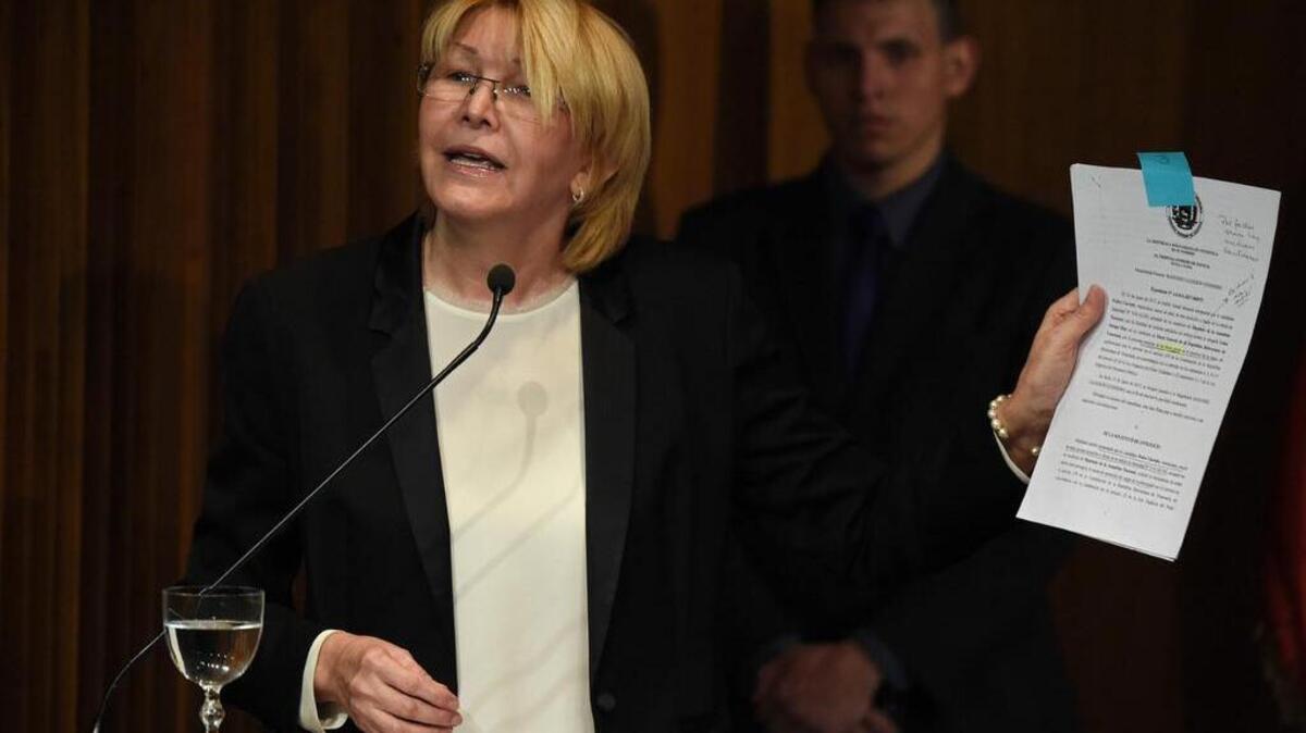La Fiscal General de la República, Luisa Ortega, ofrece una conferencia de prensa en la sede del Procurador General en Caracas, el 4 de julio de 2017.