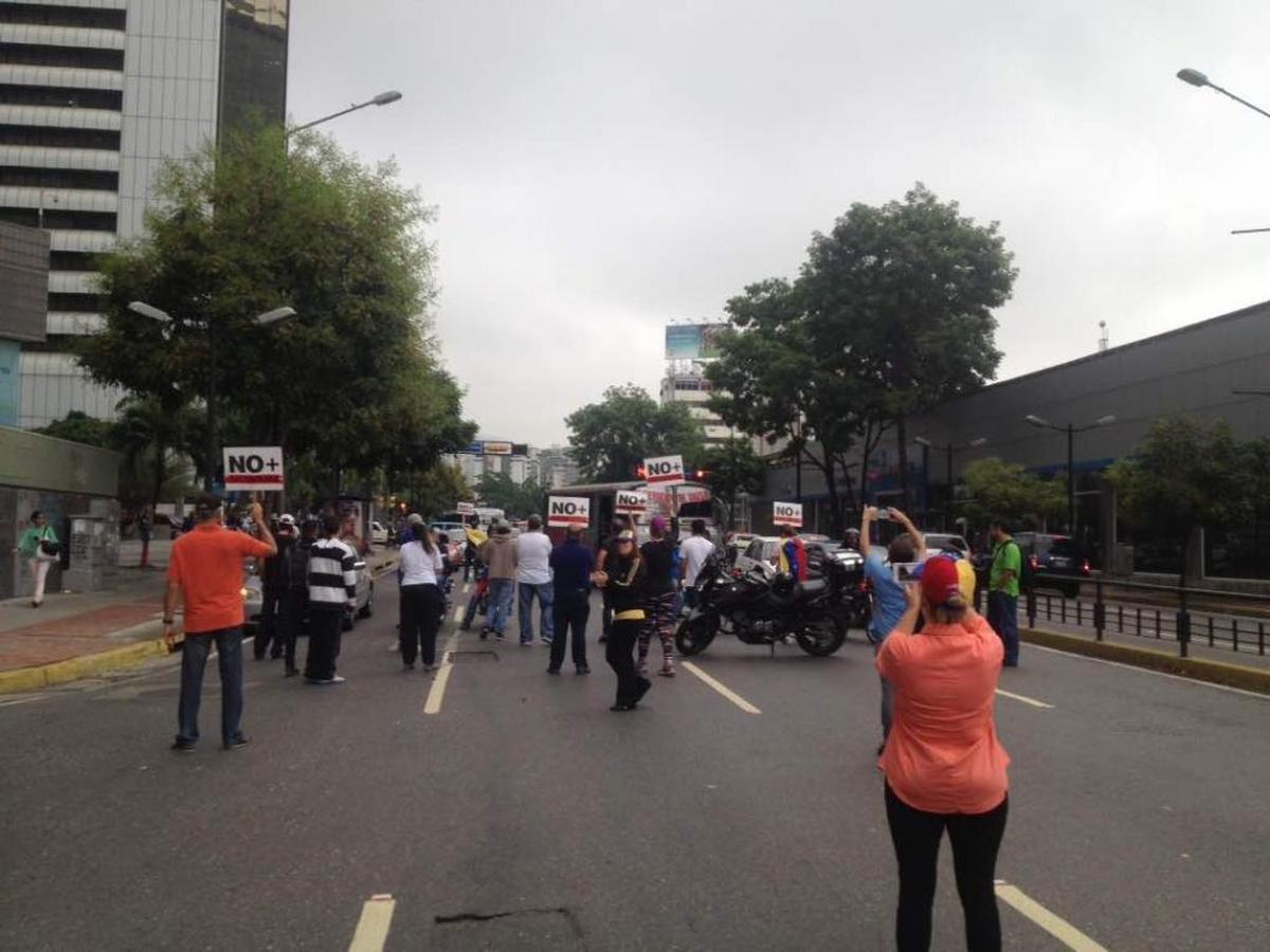 Cierre de avenida al este de Caracas.