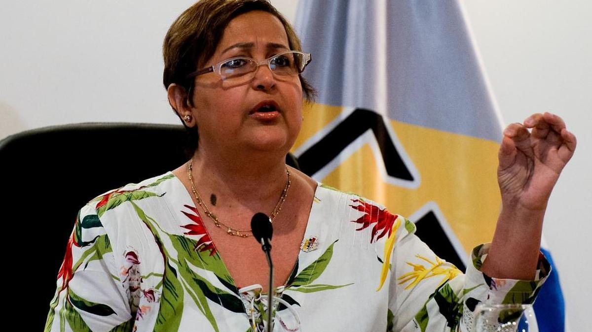La presidenta del Consejo Nacional Electoral de Venezuela (CNE), Tibisay Lucena, ofrece declaraciones a la prensa el 10 de junio del 2016, en Caracas (Venezuela).