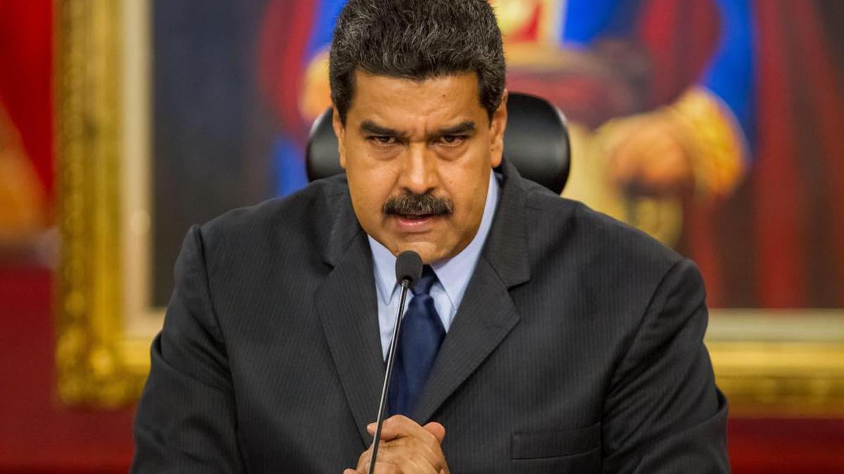 El presidente de Venezuela, Nicolás Maduro, habla durante una rueda de prensa con medios de comunicación internacionales el 18 de enero de 2017, en Caracas.