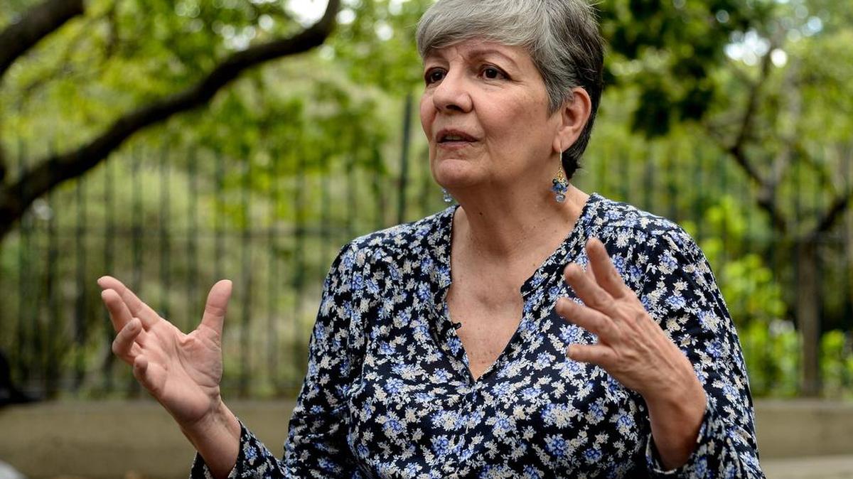 La ex ministra del Ambiente de Venezuela, Ana Elisa Osorio, da una entrevista en Caracas el 29 de agosto de 2016.