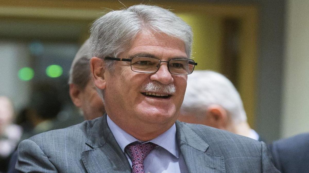 El ministro de Exteriores español, Alfonso Dastis, al inicio de la reunión del Consejo de Ministros de Exteriores de la UE, en Bruselas (Bélgica), el 17 de julio de 2017.