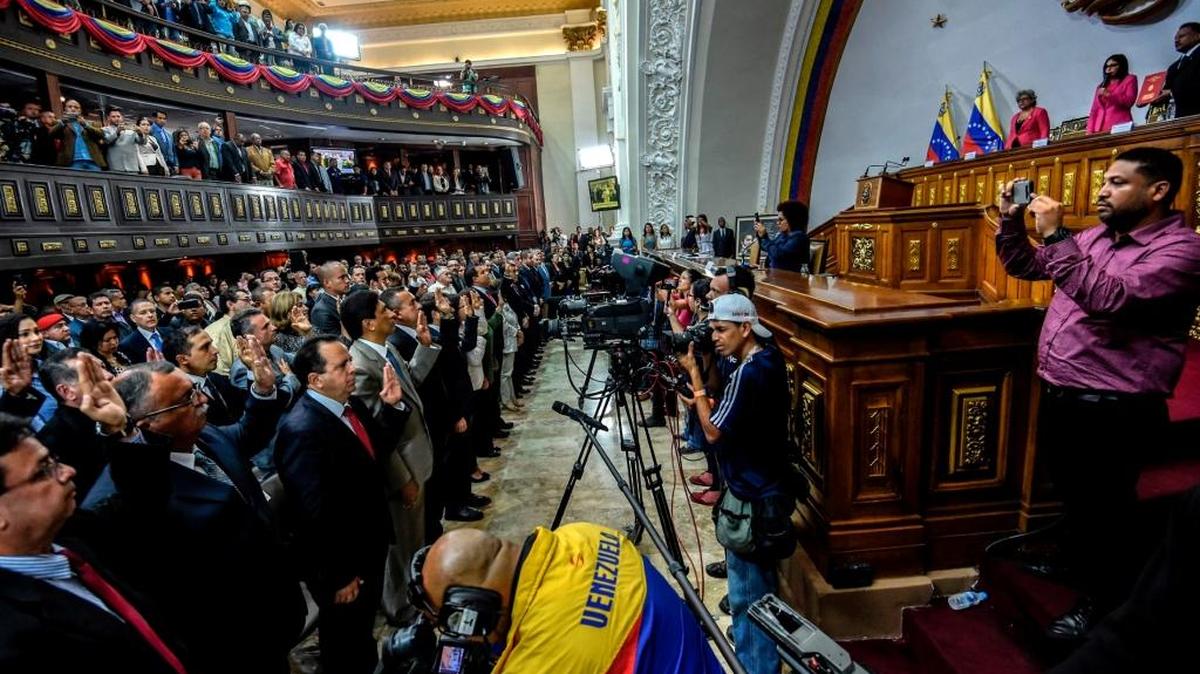 Toma de posesión de gobernadores electos chavistas ante la Asamblea Constituyente en Caracas, el 18 de octubre.