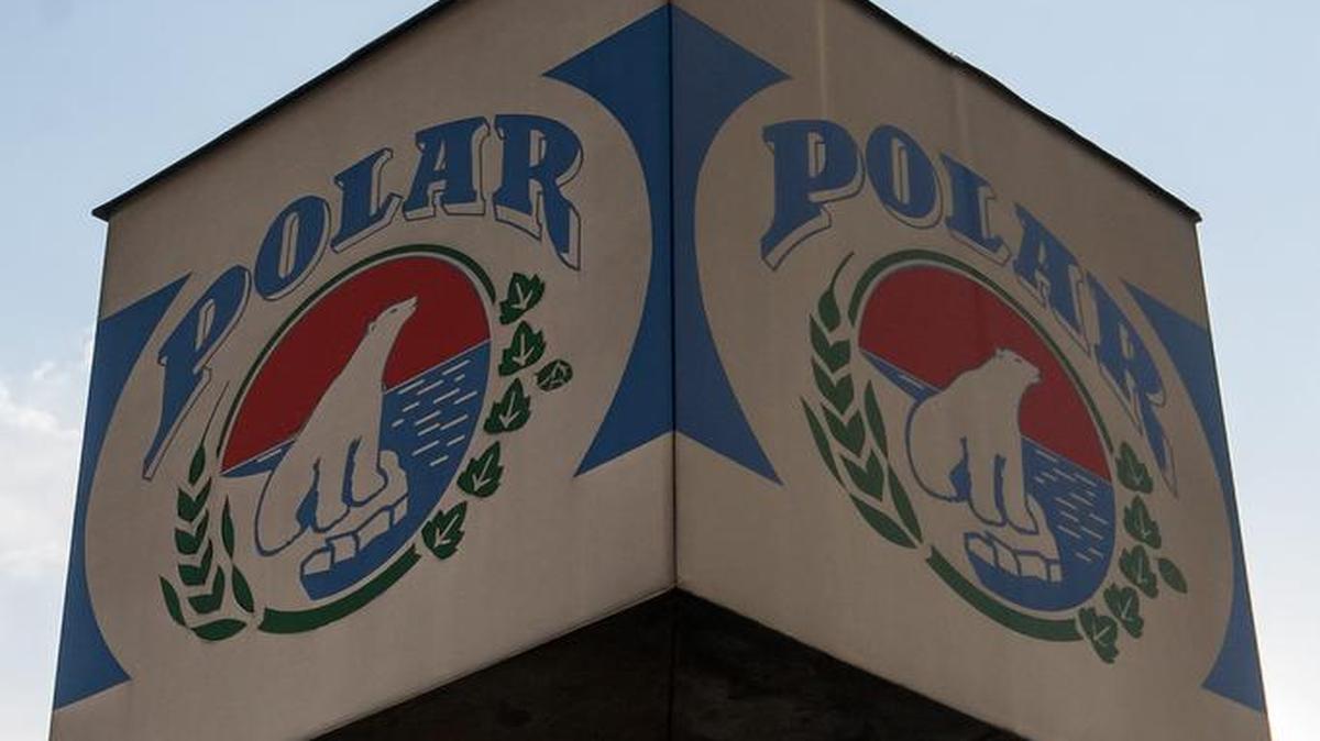 Fotografía de una publicidad de la empresa Polar en uno de sus depósitos el martes 19 de octubre de 2015, en Caracas (Venezuela).