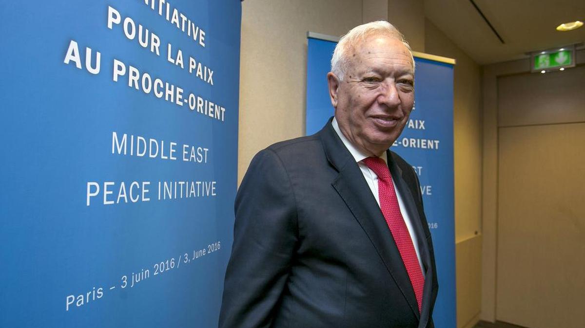 El ministro de Asuntos Exteriores español, José Manuel García-Margallo, durante la rueda de prensa que ha ofrecido tras participar hoy en la conferencia ministerial de relanzamiento del proceso de paz en Oriente Medio que ha tenido lugar en París.
