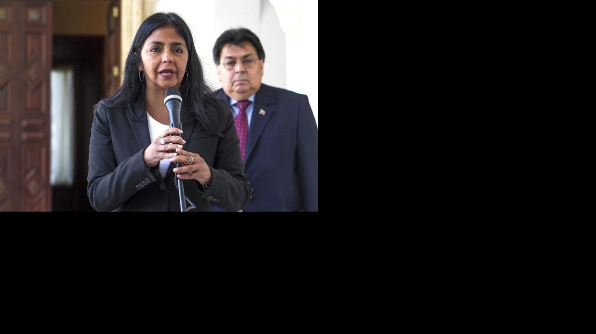 
La Canciller de Venezuela, Delcy Rodríguez, habla ante los medios de comunicación, el miércoles 15 de abril del 2015, en la sede de la Cancillería venezolana de Caracas, después de una reunión con el embajador de España en Venezuela, Antonio Pérez-Hernández.
