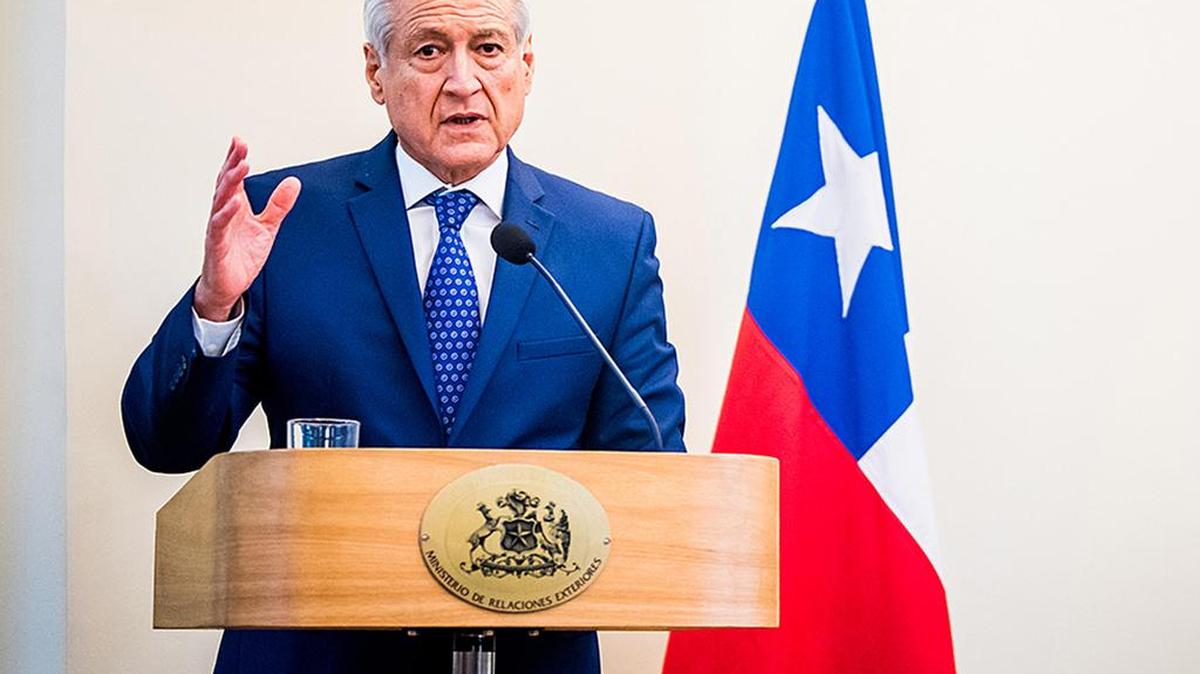Acerca de cinco magistrados venezolanos que estaban en la embajada de Chile, el canciller chileno, Heraldo Muñoz, precisó en rueda de prensa que la Cancillería ha recibido “la confirmación de su intención de llegar a vivir en Chile como asilados.