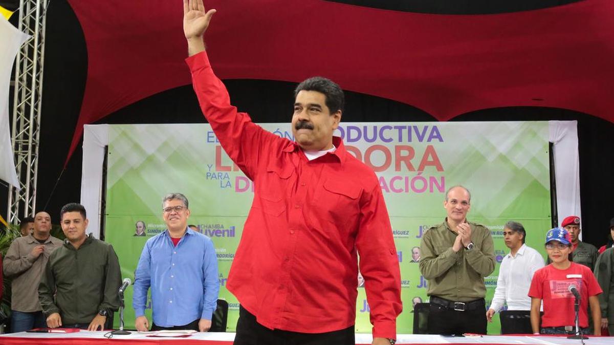 Fotografía cedida por prensa de Miraflores del presidente venezolano, Nicolás Maduro, mientras participa en un acto de gobierno el miércoles 17 de enero del 2018, en Caracas (Venezuela).