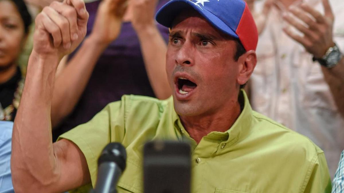 Henrique Capriles en una conferencia de prensa en Caracas el 24 de junio de 2016.
