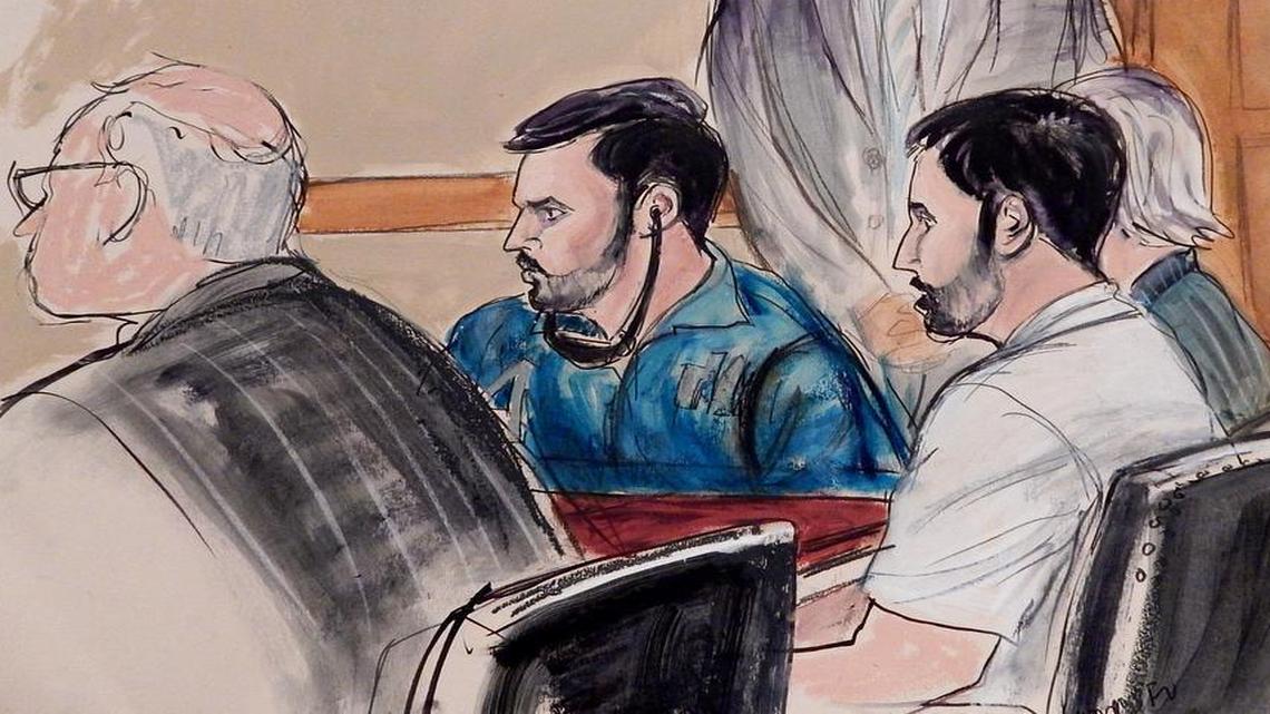 Los sobrinos de Nicolás Maduro hablaron extensamente con autoridades luego de ser arrestados en Haití por conspirar para vender 800 kilos de cocaína, al tiempo que la justicia ahora centra su atención sobre otro integrante de la familia presidencial de Venezuela, el hijo de la primera dama Cilia Flores. La ilustración, elaborada durante la primera comparecencia ante la corte la semana pasada, muestra a los acusados Francisco Flores (de azul) y Efraín campos (de blanco).