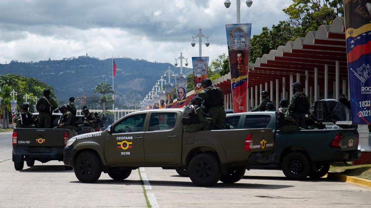 Integrantes de la Fuerza Armada Nacional Bolivariana realizan el despliegue de personal y equipos que se utilizarán en el operativo Elecciones Republicanas Regionales y Municipales de noviembre de 2021, en el Paseo Los Proceres de Caracas, el 16 de noviembre de 2021.