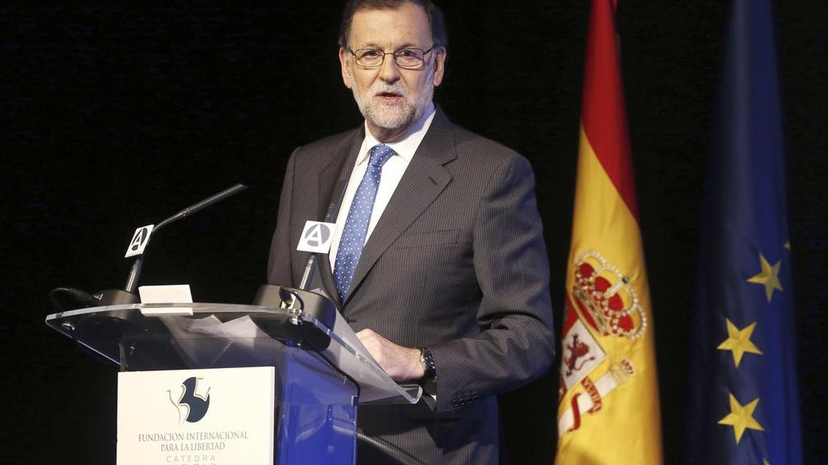 El presidente del Gobierno en funciones, Mariano Rajoy durante la inauguración del seminario organizado con motivo del 80 cumpleaños del autor, 'Vargas Llosa: cultura, ideas y libertad', que reúne a expresidentes iberoamericanos, intelectuales, pensadores y escritores para reflexionar sobre el futuro de América Latina, en la Casa de América de Madrid.
