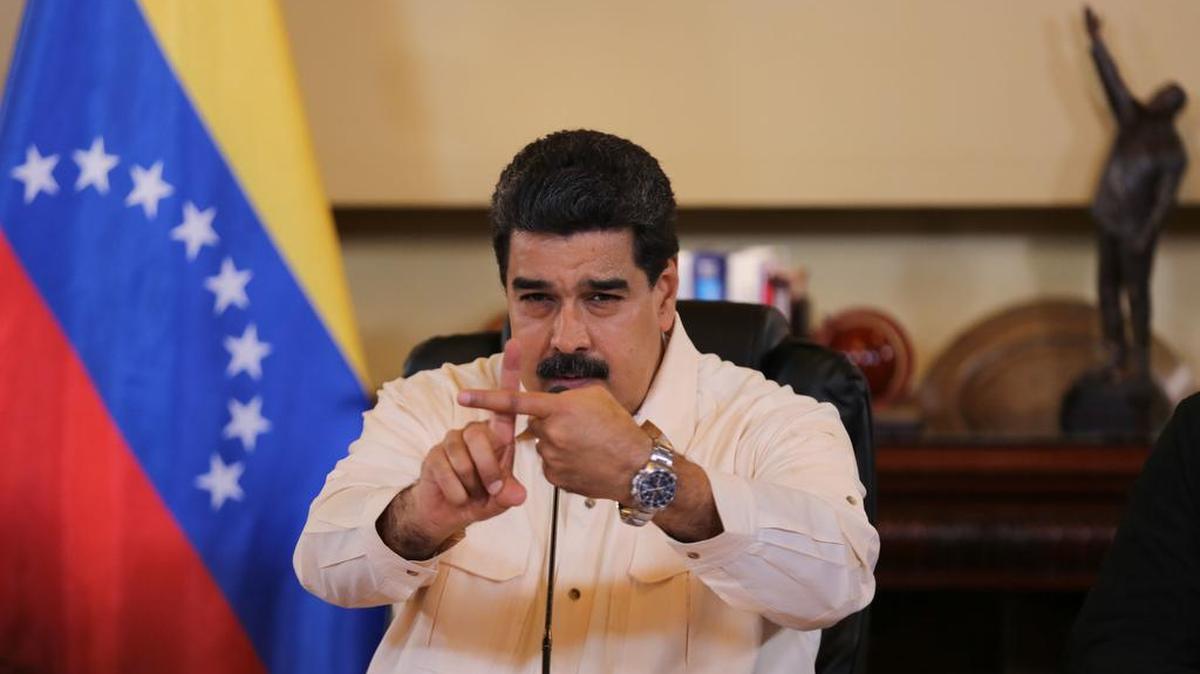 Fotografía cedida por el Palacio de Miraflores donde se observa al presidente venezolano Nicolas Maduro durante un acto de gobierno el miércoles 20 de septiembre de 2017, en Caracas (Venezuela).