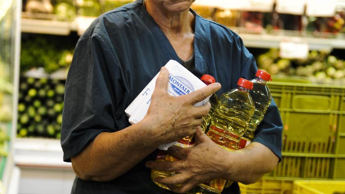 
La escasez de productos básicos se ha agudizado en Venezuela, pero especialistas temen que lo peor esté aún por llegar.


