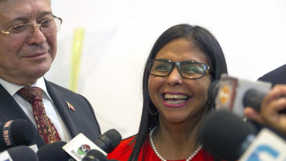 Delcy Rodríguez, presidenta de la Asamblea Nacional Constituyente, da una conferencia de prensa el 13 de septiembre de 2017 en Santo Domingo, República Dominicana.