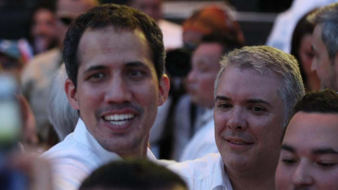 El jefe del Parlamento venezolano, Juan Guaidó (c), llega al concierto por Venezuela en Cúcuta (Colombia).