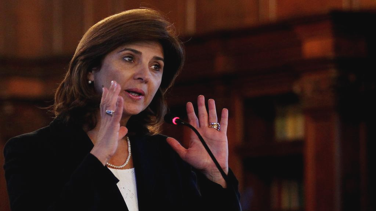 
 La canciller colombiana, María Ángela Holguín, habla con la prensa el jueves 3 de septiembre de 2015, en Bogotá (Colombia). 
