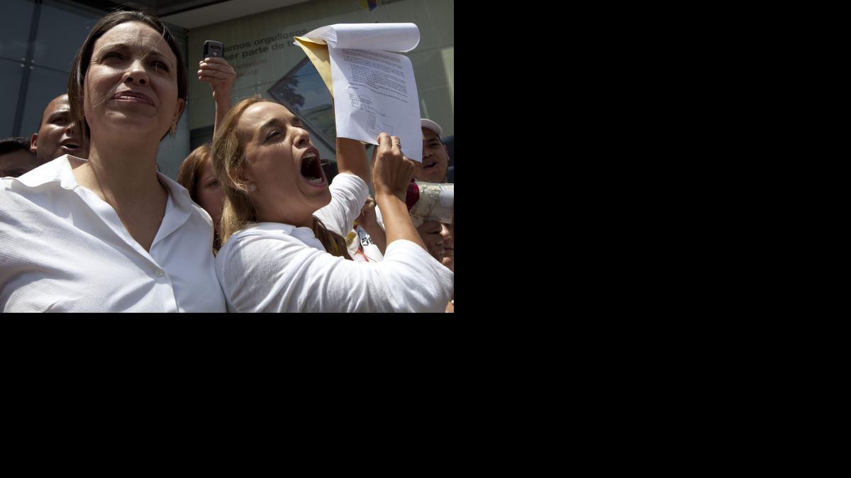 
Las líderes opositoras María Corina Machado y Lilian Tintori, durante una protesta el viernes en Caracas, Venezuela, a favor de quienes consideran ‘presos políticos’. 
