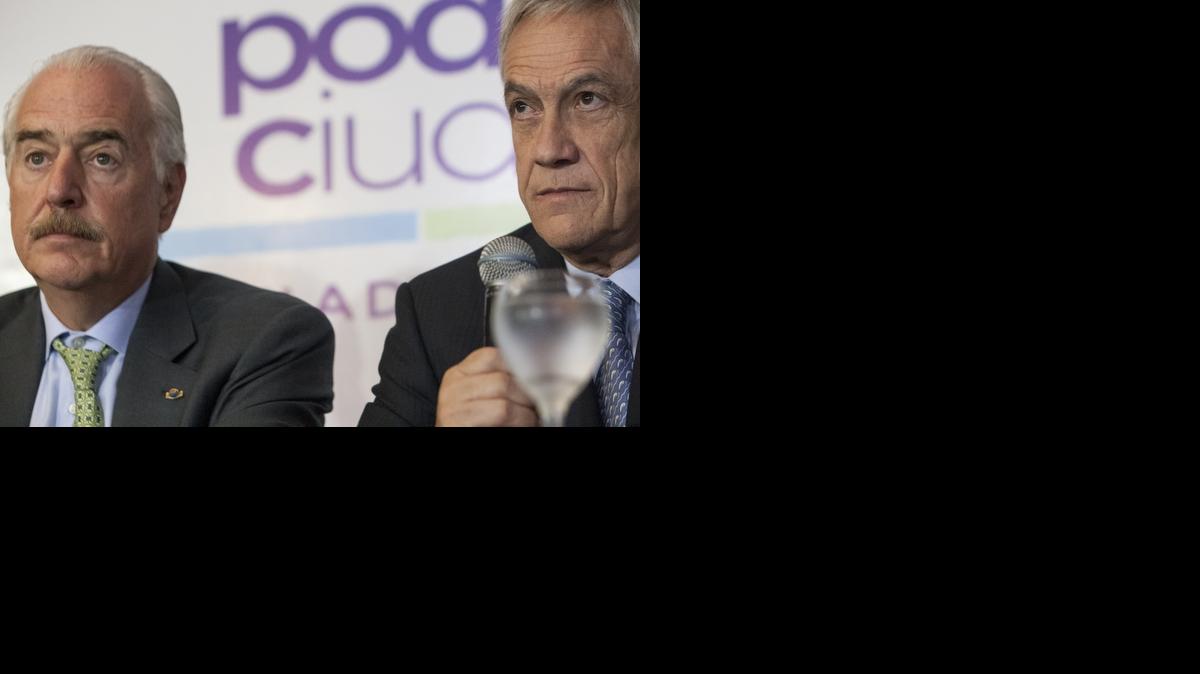 
Los ex presidentes Andrés Pastrana (izq.) de Colombia y Sebastián Piñera de Chile asisten el lunes, 26 de enero de 2015, al foro “El poder ciudadano y la democracia de hoy”, organizado por la oposición venezolana, en Caracas.
