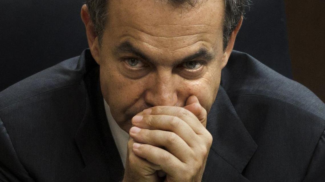 El expresidente de España, José Luis Rodríguez Zapatero, asiste a una sesión extraordinaria en el Parlamento español en Madrid, el 2 de septiembre de 2011.
