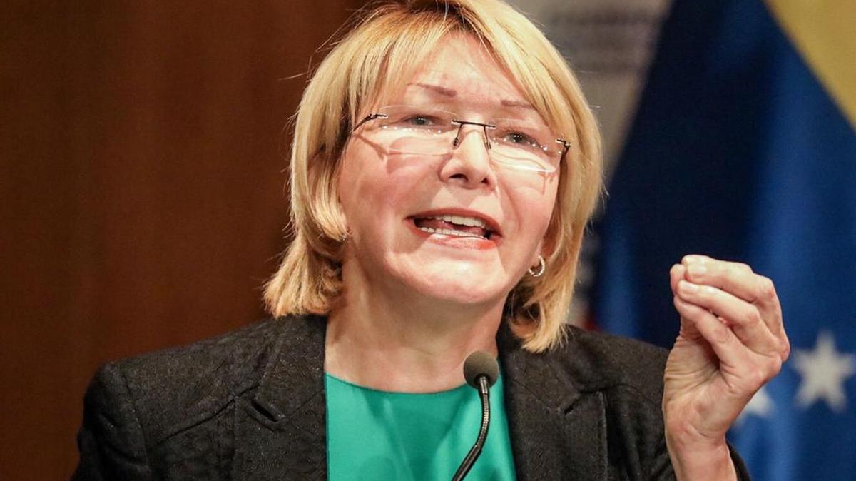 Fotografía de archivo del 28 de junio de 2017, de la fiscal general venezolana, Luisa Ortega Díaz, quien habla durante una rueda de prensa en Caracas (Venezuela).