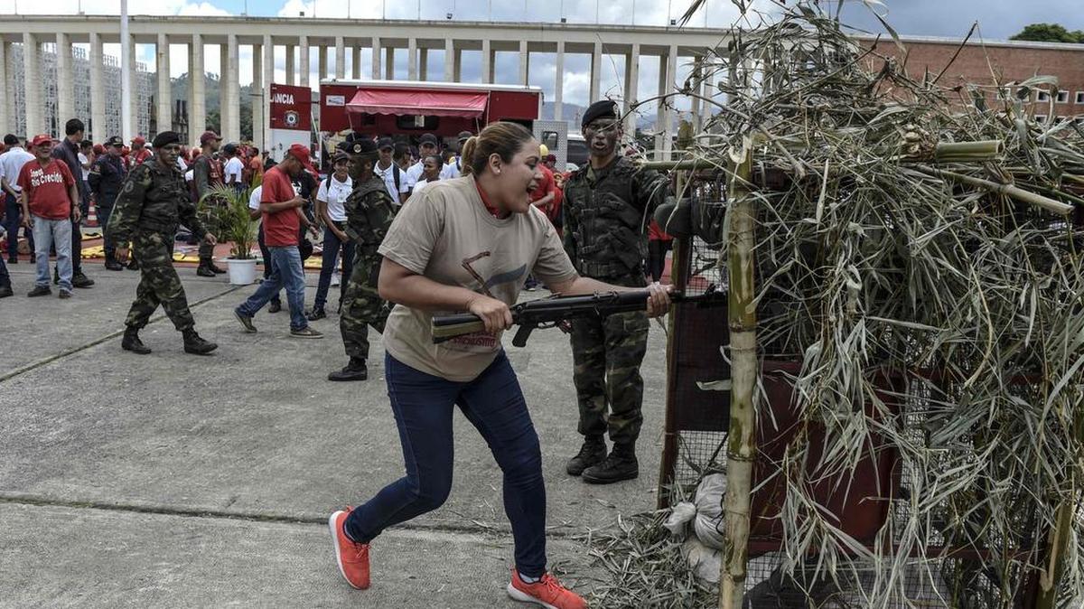 Miembros del Ejército venezolano participan en ejercicios militares en Caracas el 26 de agosto de 2017.