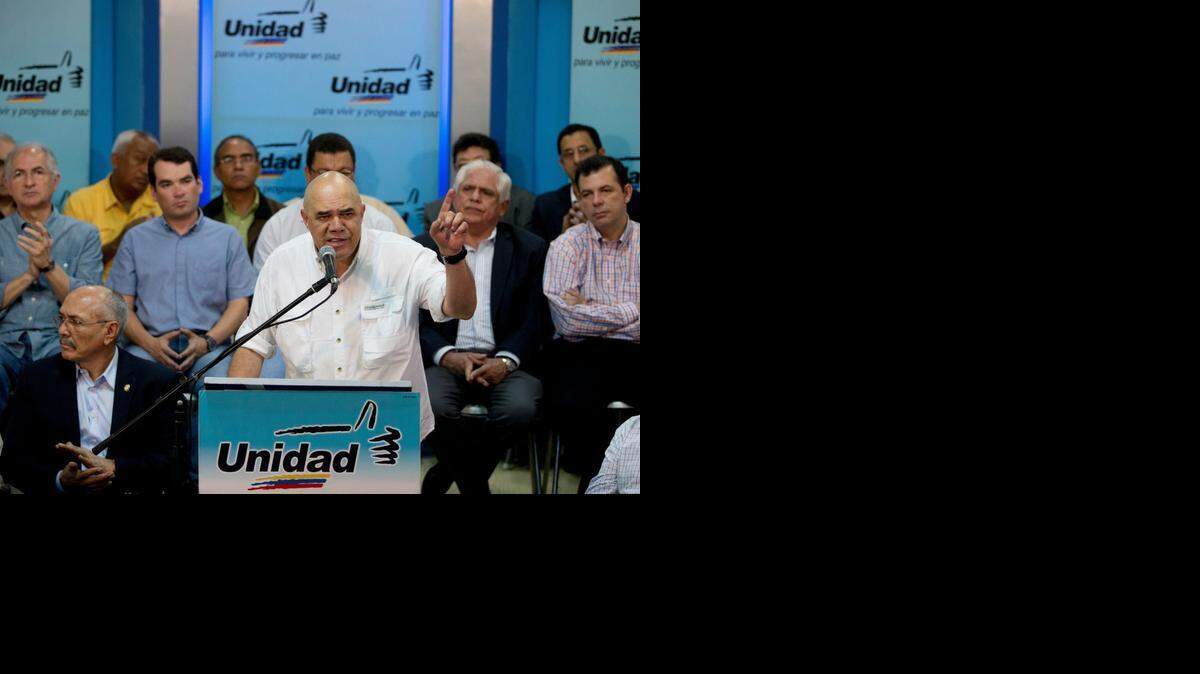 
El secretario ejecutivo de la opositora Mesa de la Unidad Democrática (MUD) , Jesús ‘Chúo’ Torrealba aseguró el domingo que los diputados de esta plataforma en la Asamblea Nacional no apoyarán a los candidatos propuestos por el oficialismo. Foto archivo.
