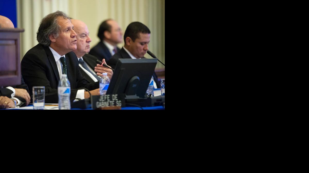 
El ex canciller uruguayo Luis Almagro habla tras ser electo como nuevo secretario general de la OEA, el miércoles, con el voto 33 países miembros y una abstención, en Washington.


