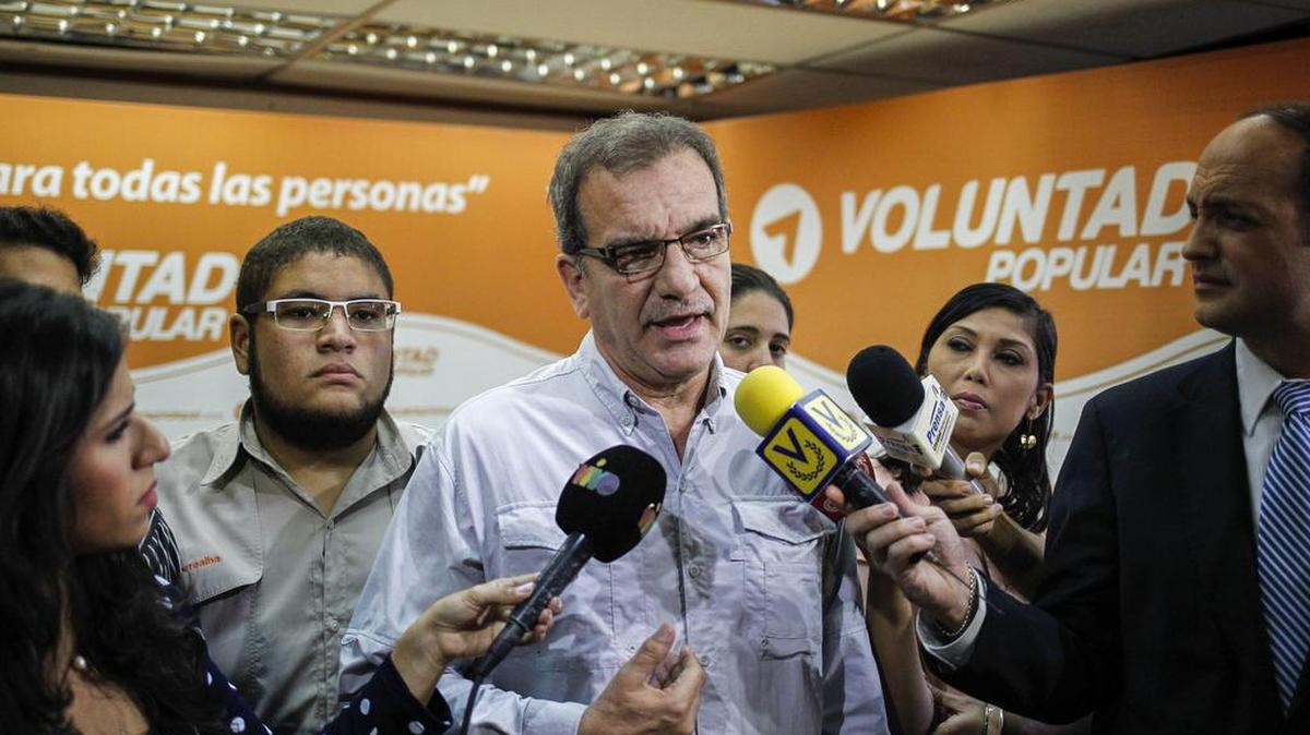 El diputado por el estado Falcón, Luis Stefanelli (c). Foto de archivo.