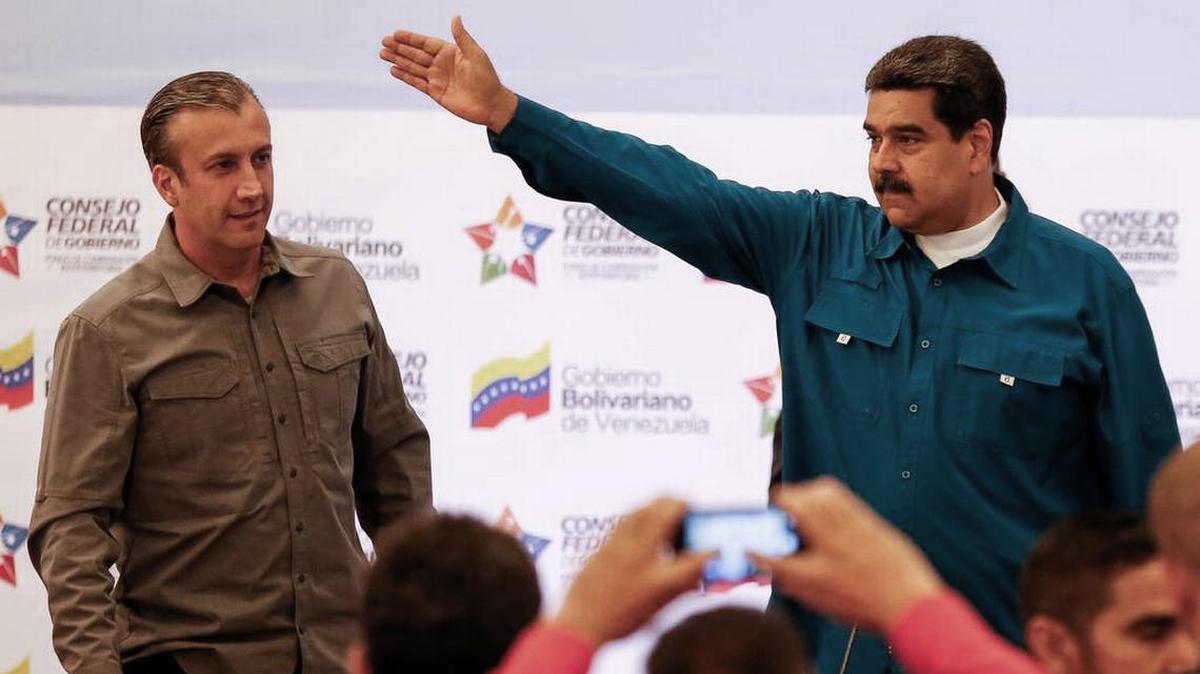El ministro de Petróleo de Maduro, Tareck El Aissami (izq.), renunció tras una serie de arrestos que coloca sobre la mesa las hondas fisuras dentro del chavismo.