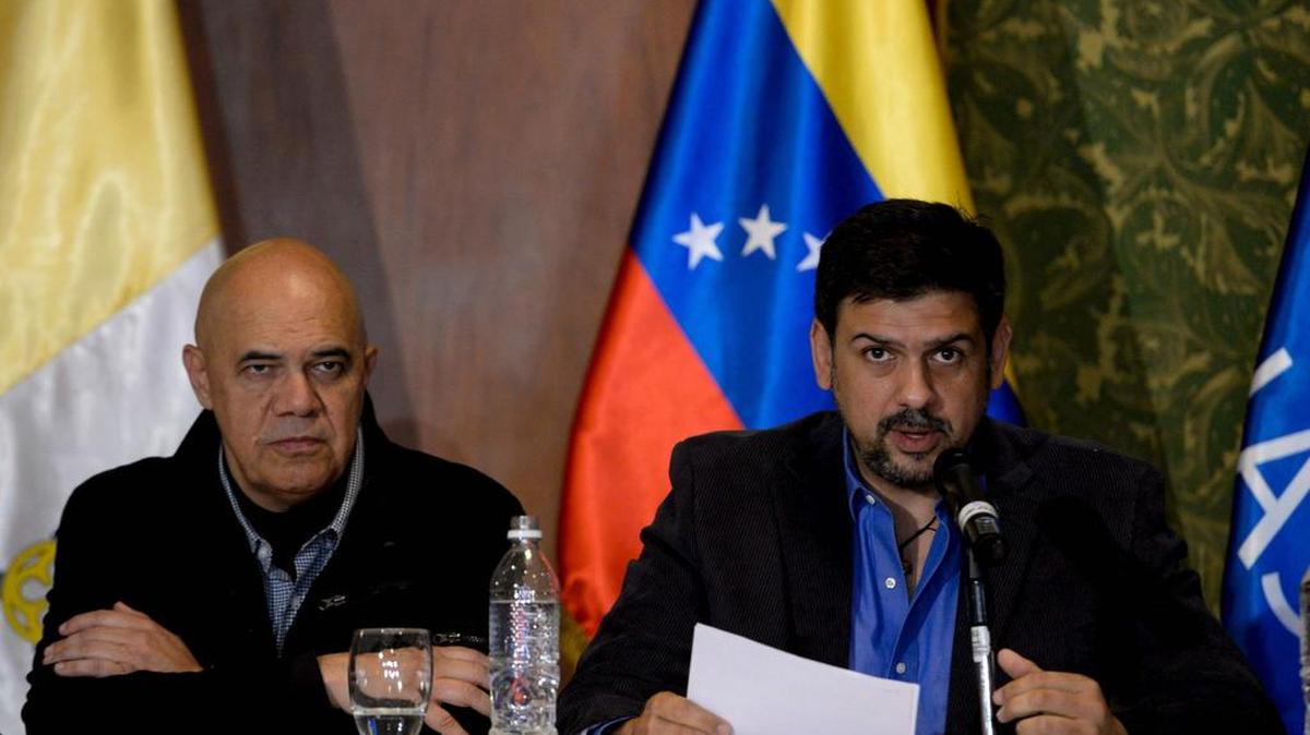 El alcalde Carlos Ocariz con Jesús Torrealba.